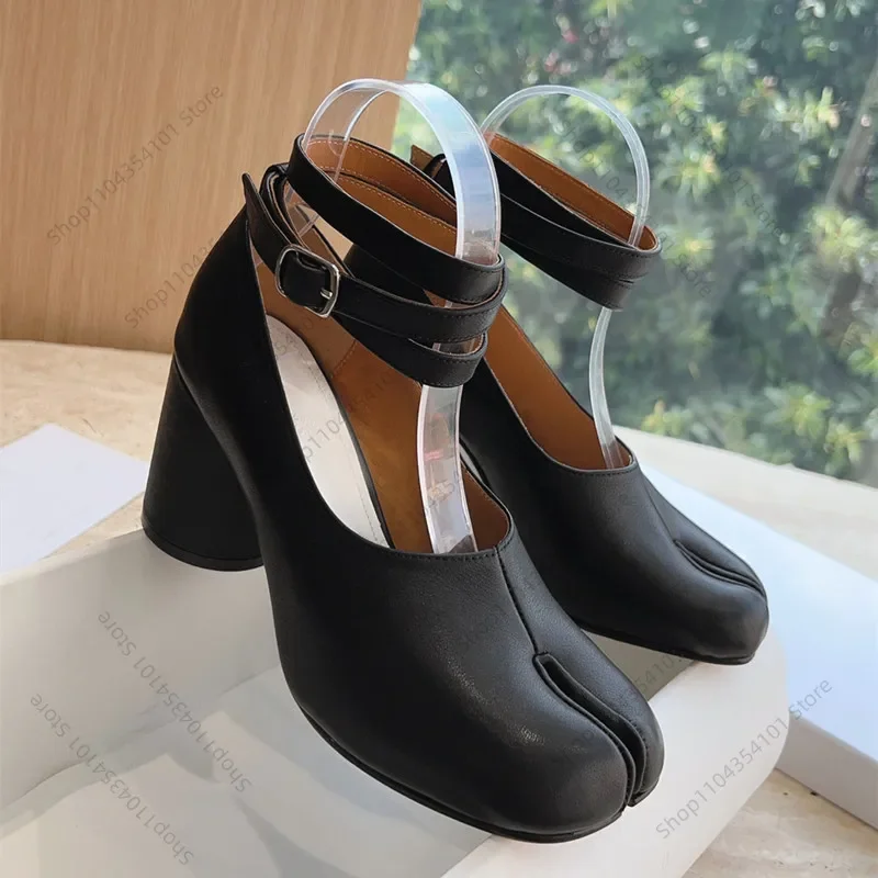 

2025 Vintage Spring Fashion Slipt Toe Tabi Women Pumps Chunky Round Heeled Ankle Strap High Heels Patent Leather Party Shoes