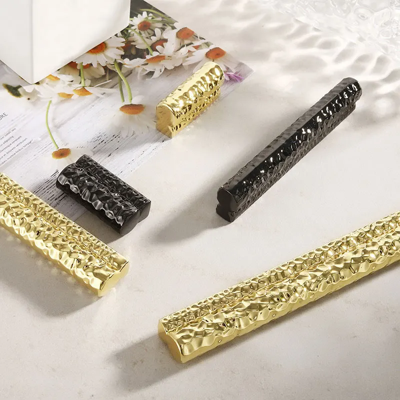 Hammer Pattern Gold Kitchen Cabinet Handles Luxury Wardrobe Pulls Black Bookcase Cupboard Door Knobs Nordic Furniture Hardware