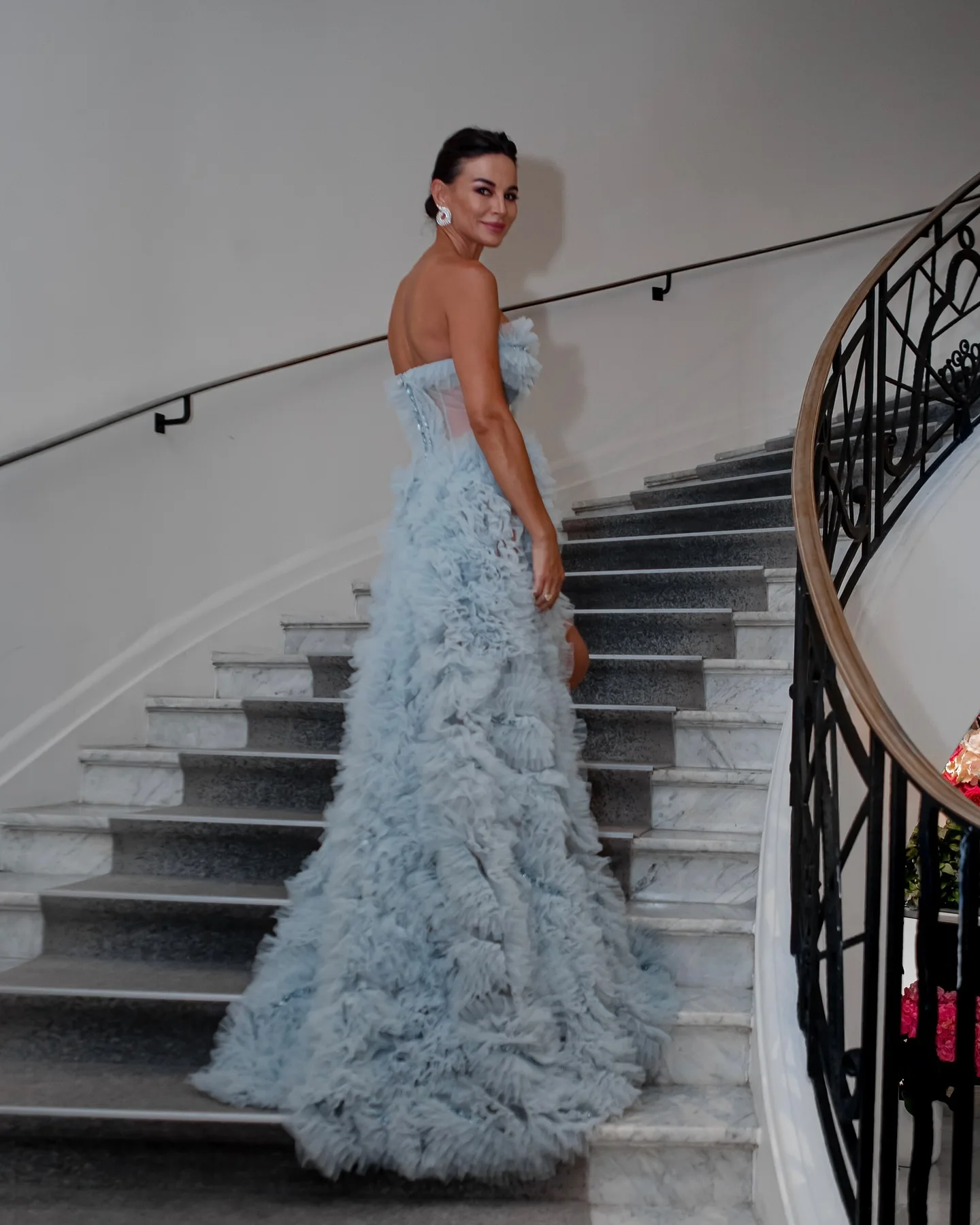 ロマンチックなブループリーツチュールウェディングパーティードレス写真撮影用ブライダルドレスハイスリットフリルセレブフォーマルオケージョンドレス