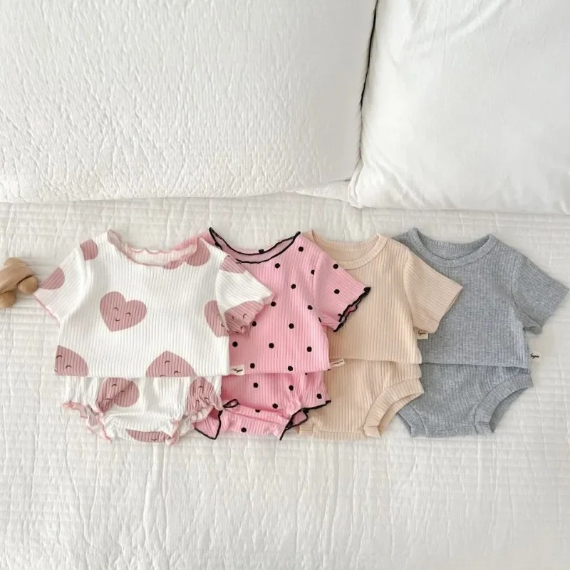 2024 New Baby Girl Set di vestiti a maniche corte Cute Heart Print Infant Girl outfit Toddler Baby Summer T Shirt + Shorts 2 pezzi Suit