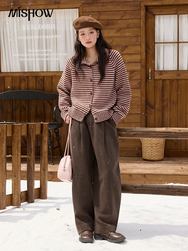 MISHOW Kardigan Rajut Bergaris Baru 2025 Musim Gugur Musim Dingin Retro Kerah Tegak Lengan Raglan Kardigan Santai untuk Kerja Atasan Longgar MXE88Z2690