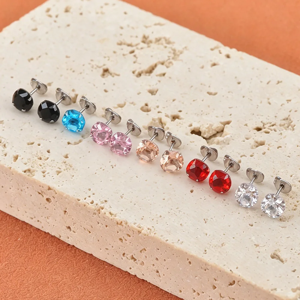 JeeMango Edelstahl-Ohrstecker mit rundem Zirkonia für Damen, vergoldet, hypoallergen, 4 Krallen, Modeschmuck E26129