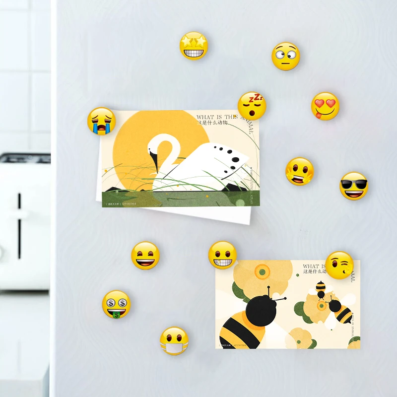 O Significado de Cada Emoji do WhatsApp e Como Esses Imãs de Geladeira Transformaram Minha Comunicação Diária