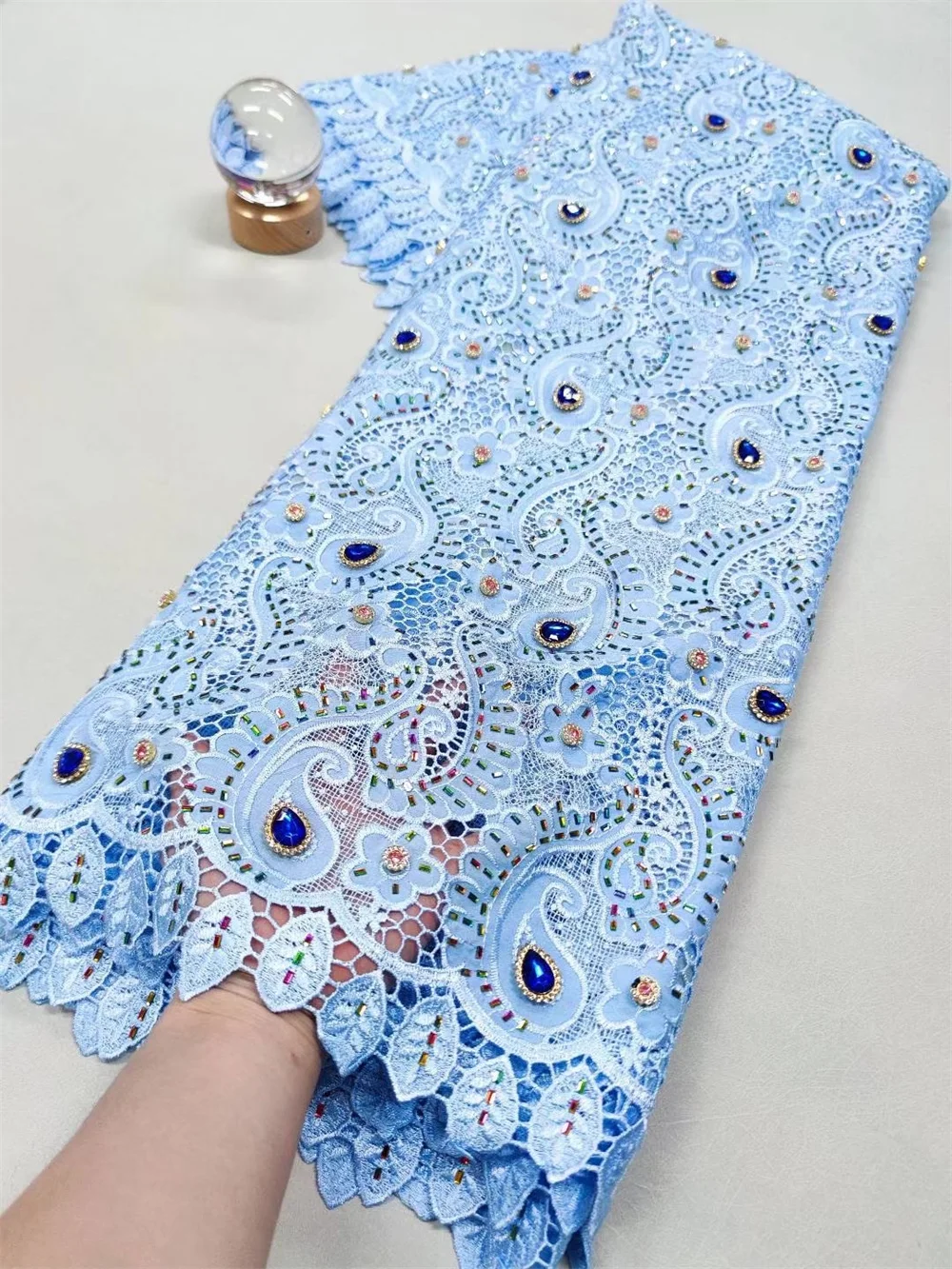 หรูหราแอฟริกันผ้าชีฟองลูกปัดลูกไม้ไนจีเรียผ้า 2025 Royal Blue Laceผ้าผ้าสําหรับเย็บชุดแต่งงานA1063-1