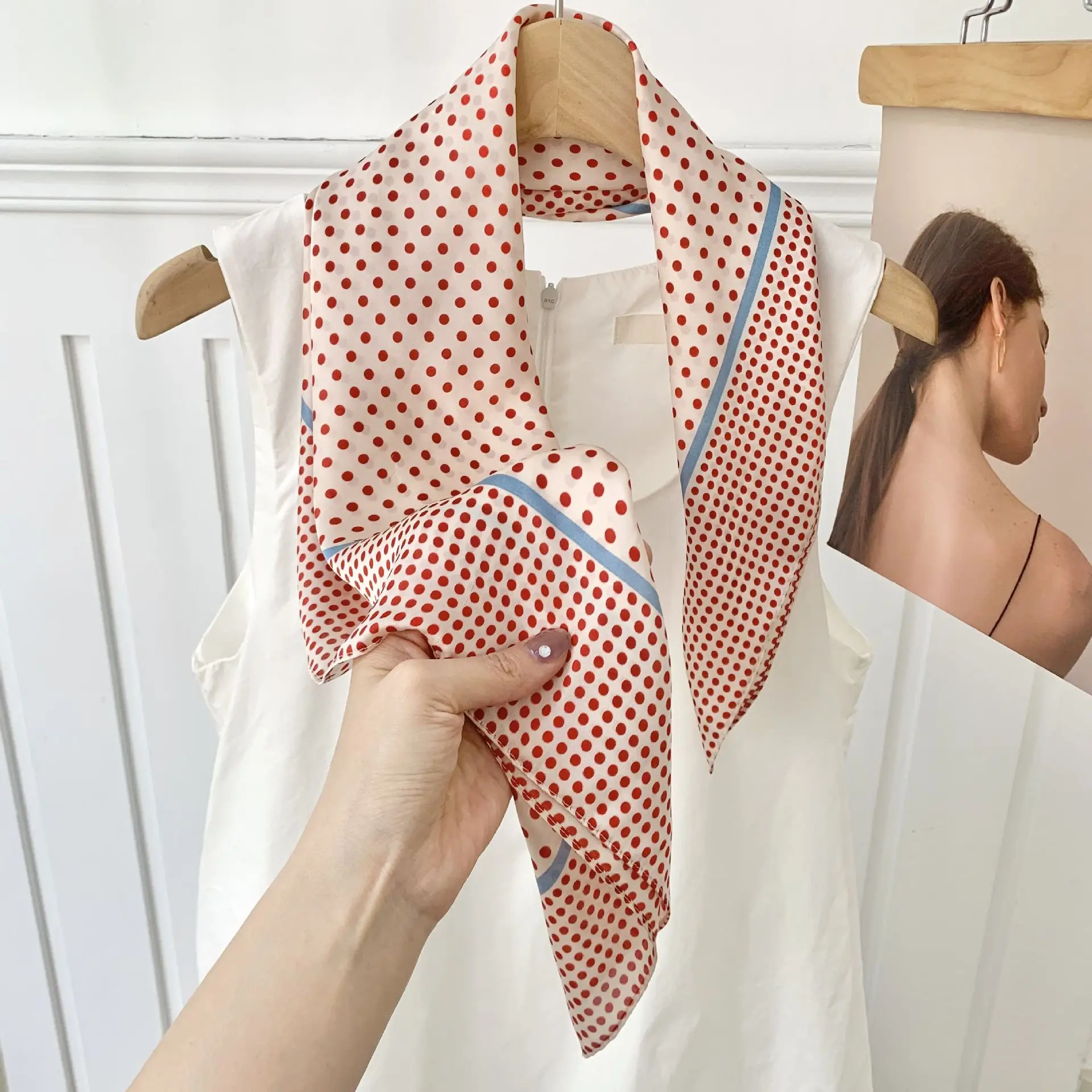70X70 Polka Dot Squ…