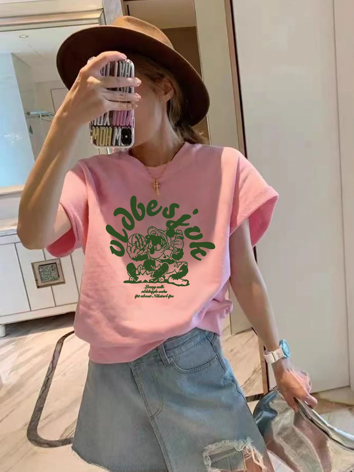 

Summer Women's Casual Loose-Fit Pink T-Shirt with Green Cartoon Print Cross Design Short Sleeve Round Neck Lightweight Tops