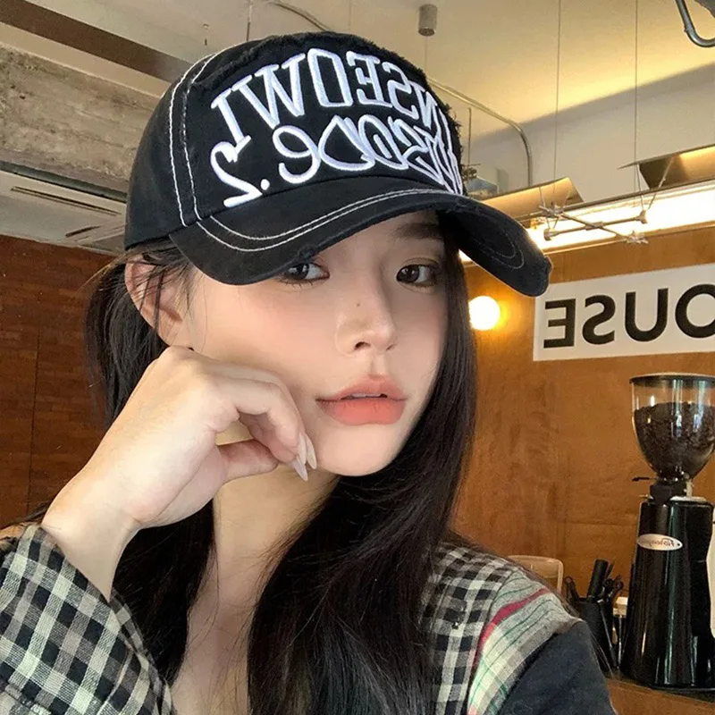 Berretto da baseball da donna con lettera ricamata, parasole a tesa larga, berretti a becco d'anatra, visiere per protezione solare esterna, cappello con visiera per ragazze alla moda