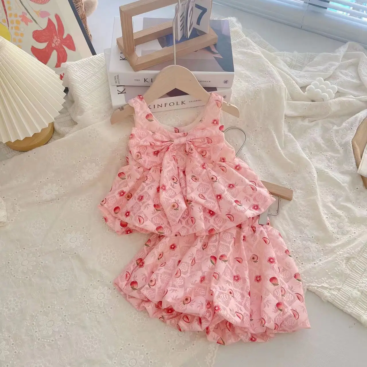 

Children's Suit Summer Bow Top Peach Pink Full Print Sleeveless Suspender Shorts Girls Two-piece Set