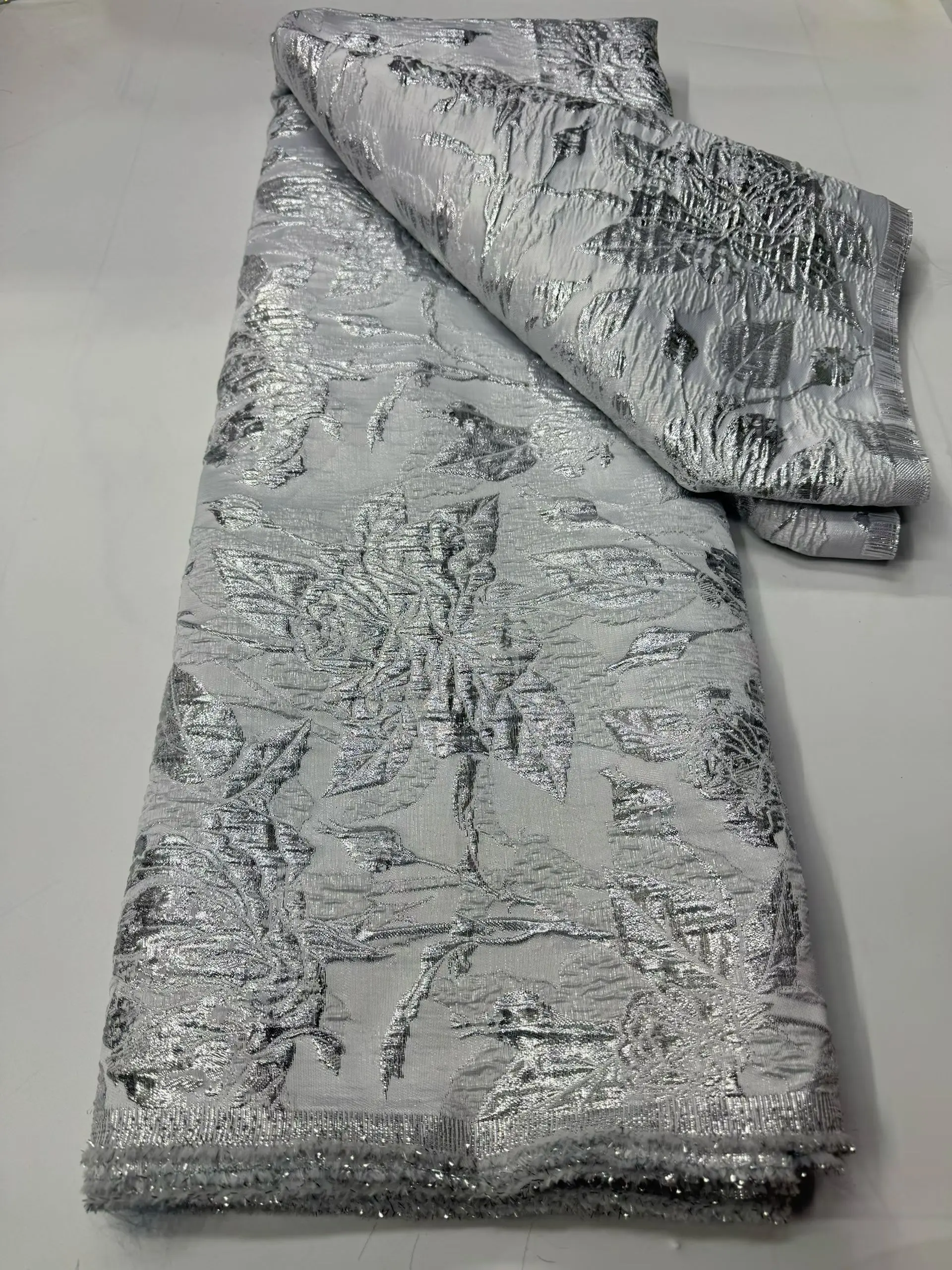 

Новейшая серебряная дамасская парча, африканская кружевная ткань 2026, высококачественная жаккардовая парчовая кружевная ткань для женщин, праздничное платье KCW2602