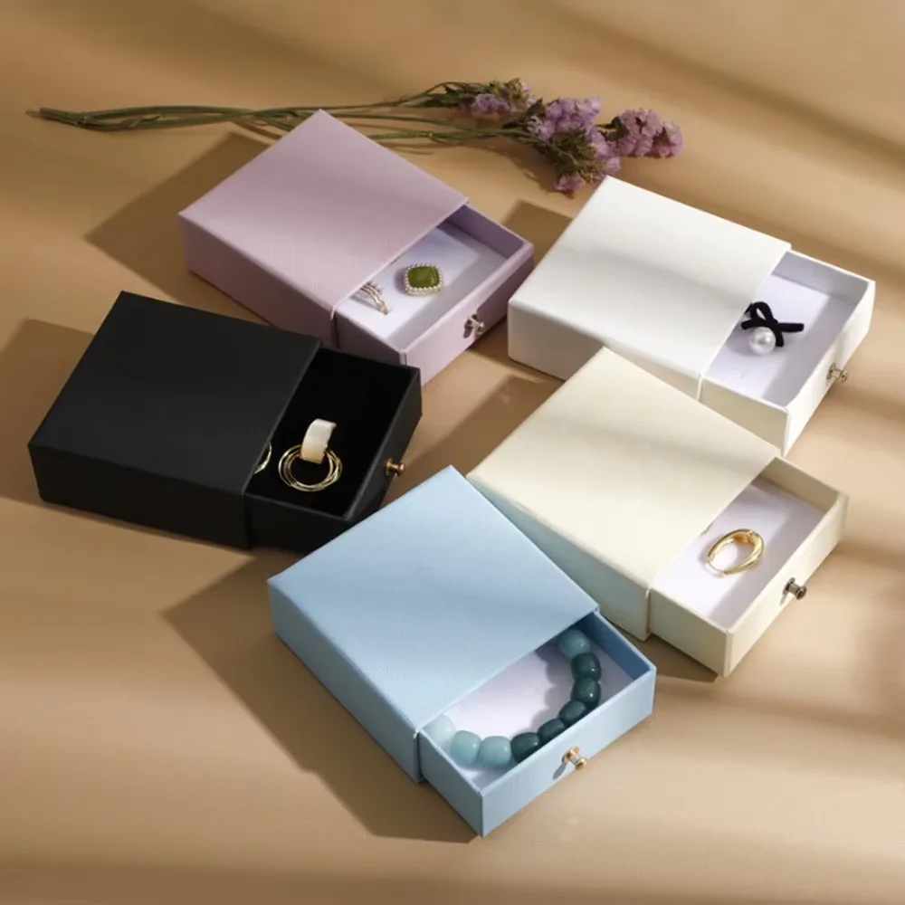 

9x9x3.5cm Fashion Paper Drawer Jewelry Box with Brass Rivet Rings Studs Bracelet Necklace Earrings Stud Gift Lovely Packaging