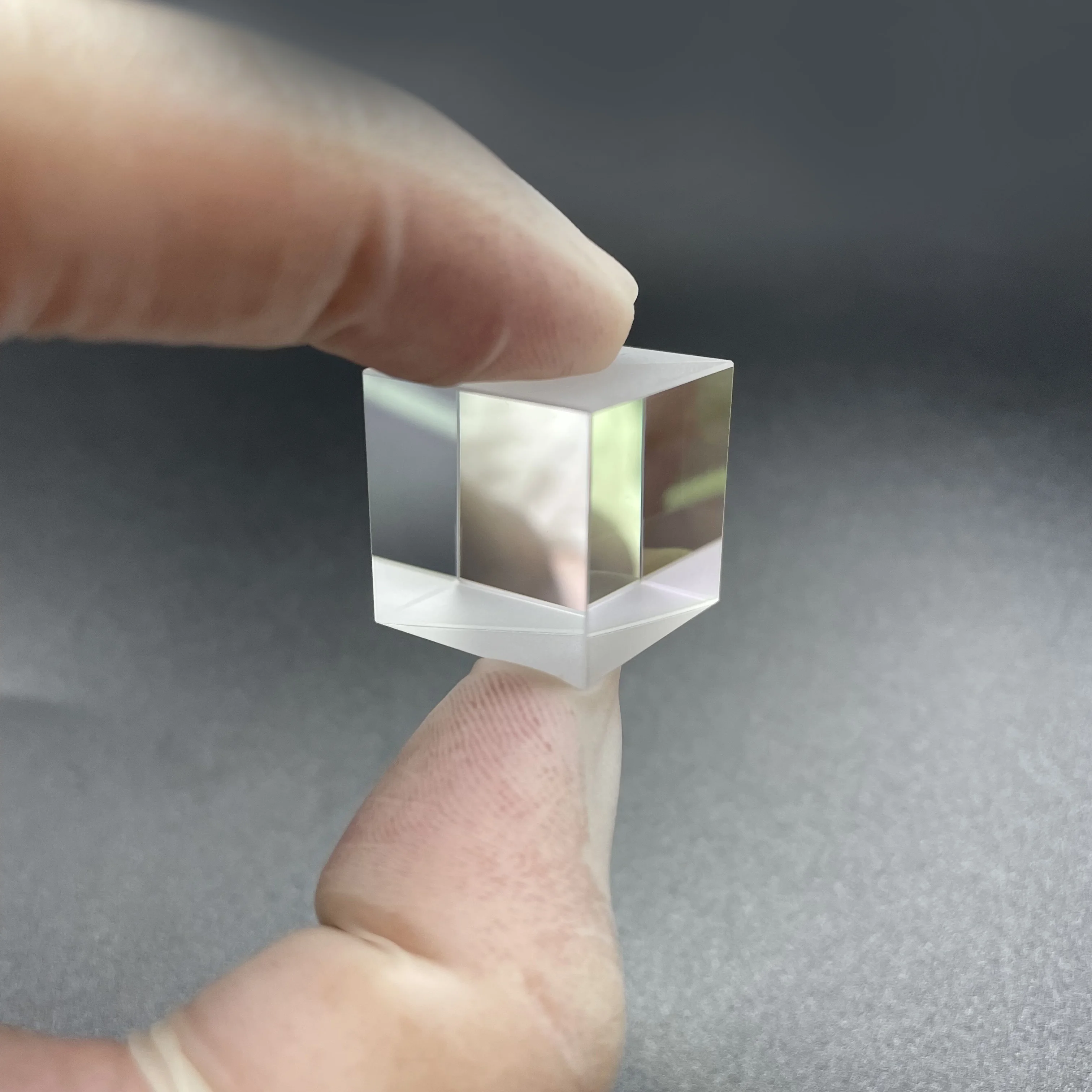 10/12.7/15/20/25.4mm Optical Glass(Non-polarizing)Beam Splitter Prism For Precision Instrument Split Ratio 50: 50
