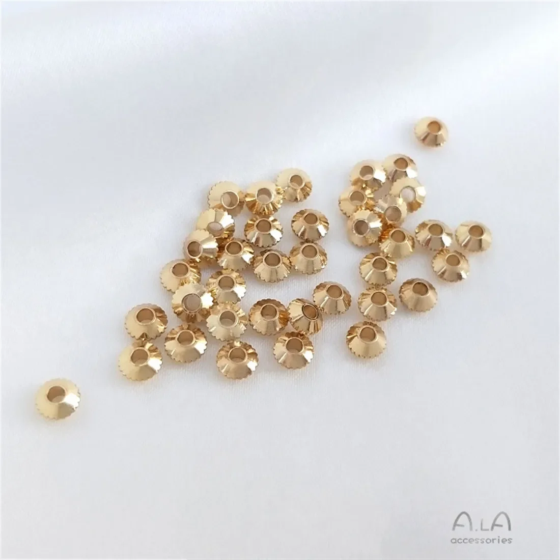 

14K Gold Wrapped Shallow Gold Gear Flying Saucer Loose Beads Separated Beads Accessories Handmade DIY Bracelets Jewelry Material