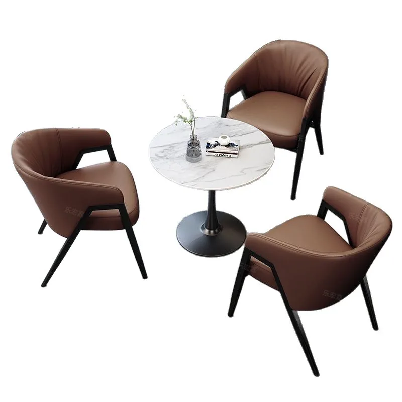 كرسي مقهى كاجوال مع بلاطة صخرية وطاولة مستديرة صغيرة