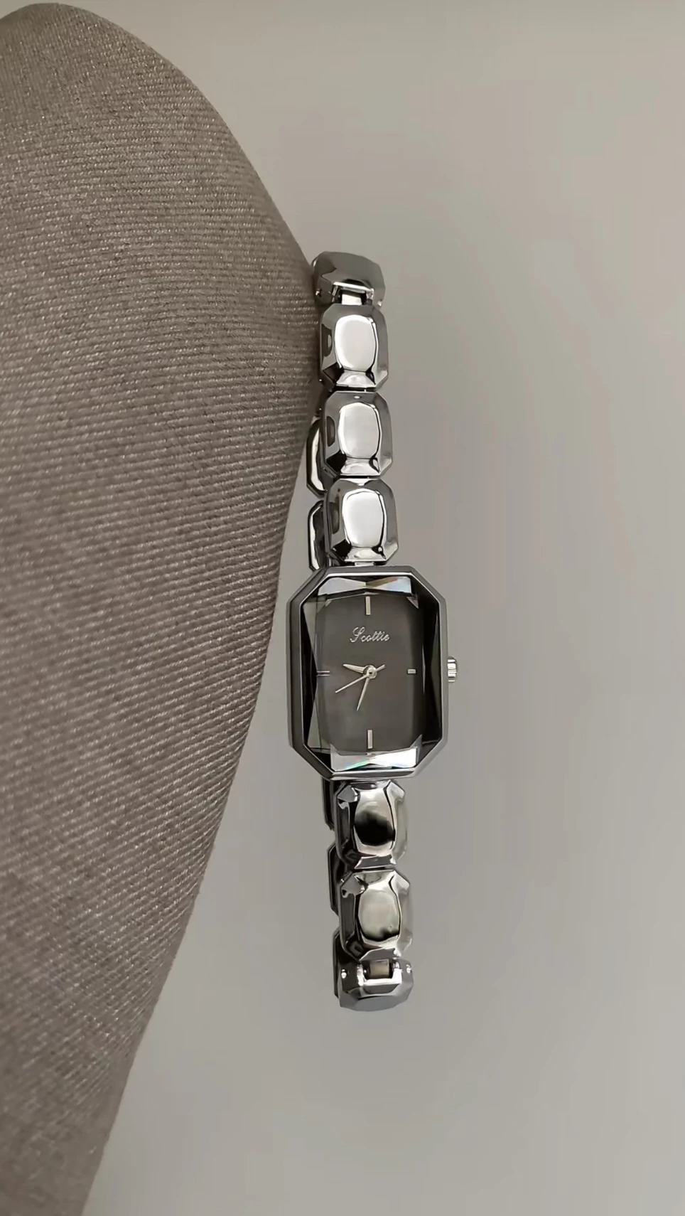 

Design sense square bead steel band temperament fashion highend chain watch for women Elegant watch Highend luxury women's watch