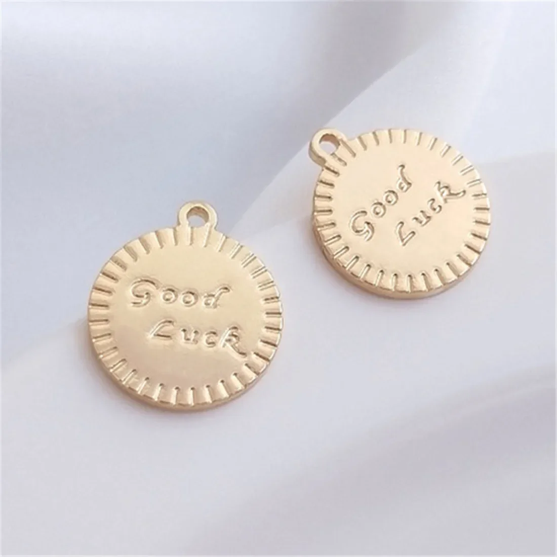 

Hanging Tag 14K Gold Round Tag Pendant GoodLuck Handmade DIY Necklace Bracelet Collarbone Pendant C373