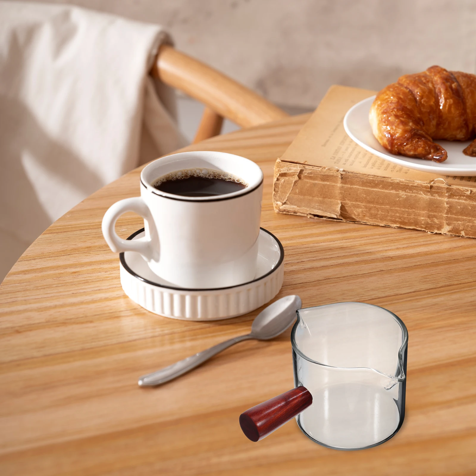 

2Pcs Glass Espresso Measuring Cups Wooden Handle Dual Spout Milk Creamer Pitchers Coffee Tools Espresso Measuring Cup