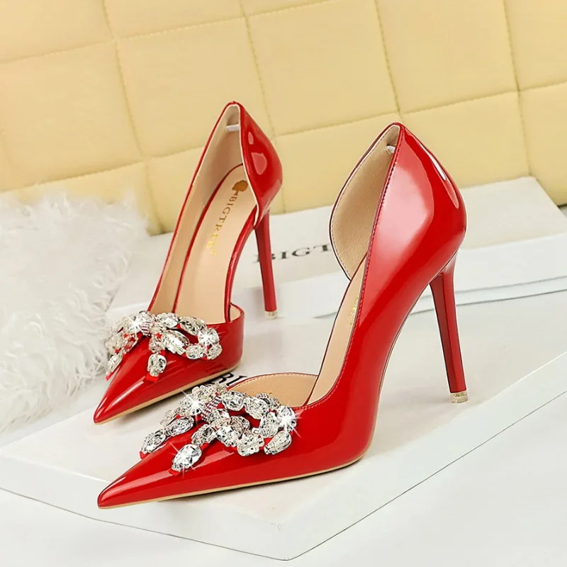 

7-10cm Women Pumps and Heels Luxury Patent Leather Women Sandals Pointed Tip Rhinestone Metal Buckle Women Shoes Sandalias Mujer