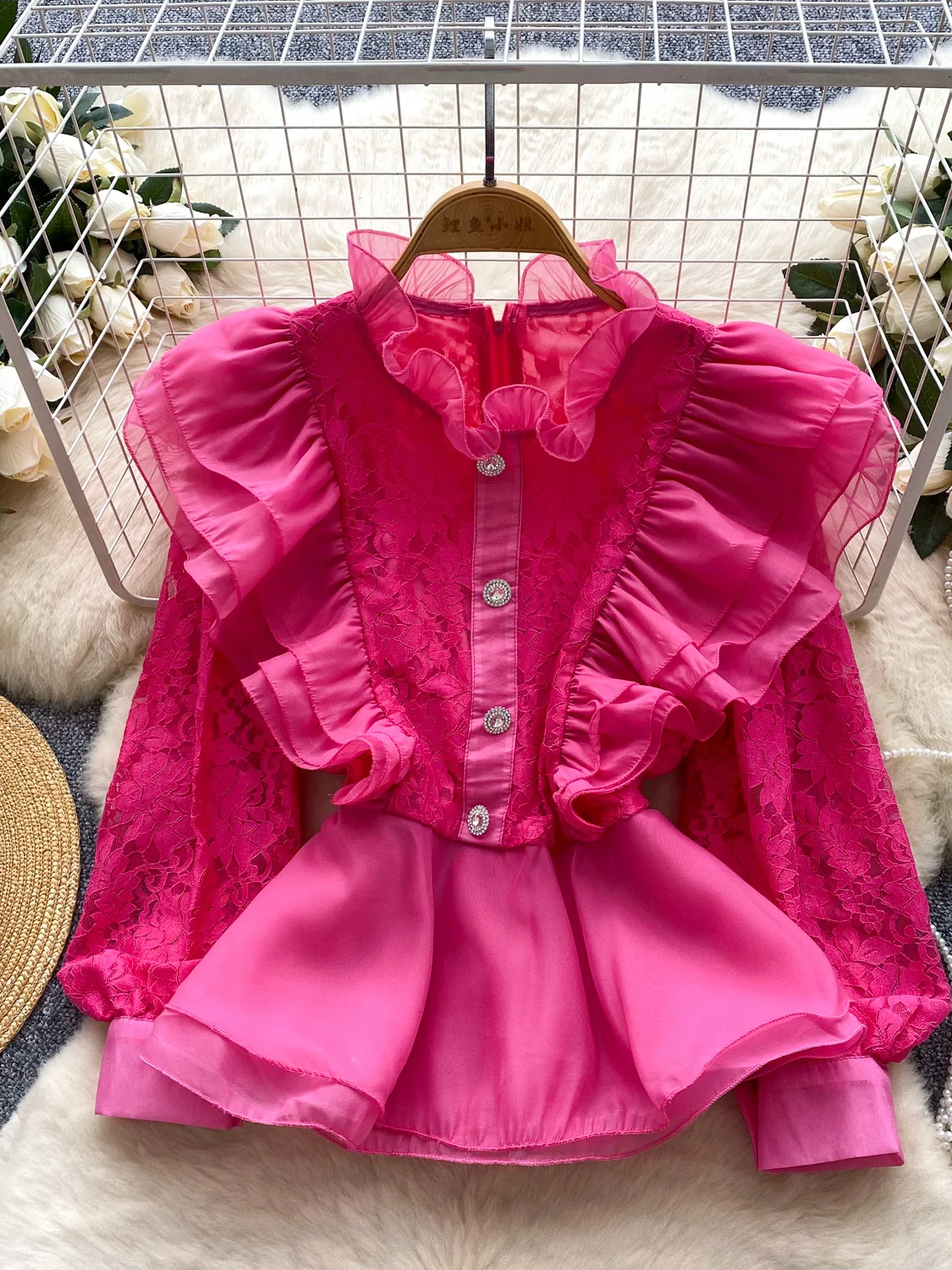 

2026 Новая осенняя модная рубашка с воротником-стойкой и длинными рукавами, многослойная рубашка с оборками и лоскутной талией, тонкая однотонная кружевная рубашка, топы