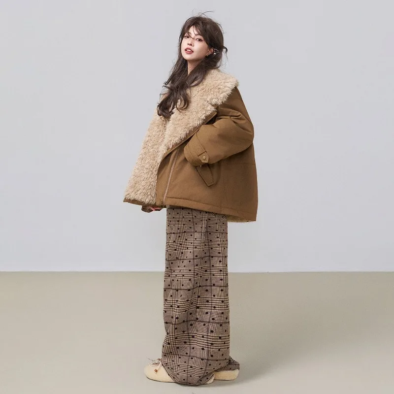 تخزين الحرارة صوف الضأن قصيرة التلبيب فطيرة التغلب على الملابس القطنية المرأة الشتاء سميكة الفراء سترة رائعة بسيطة عادية