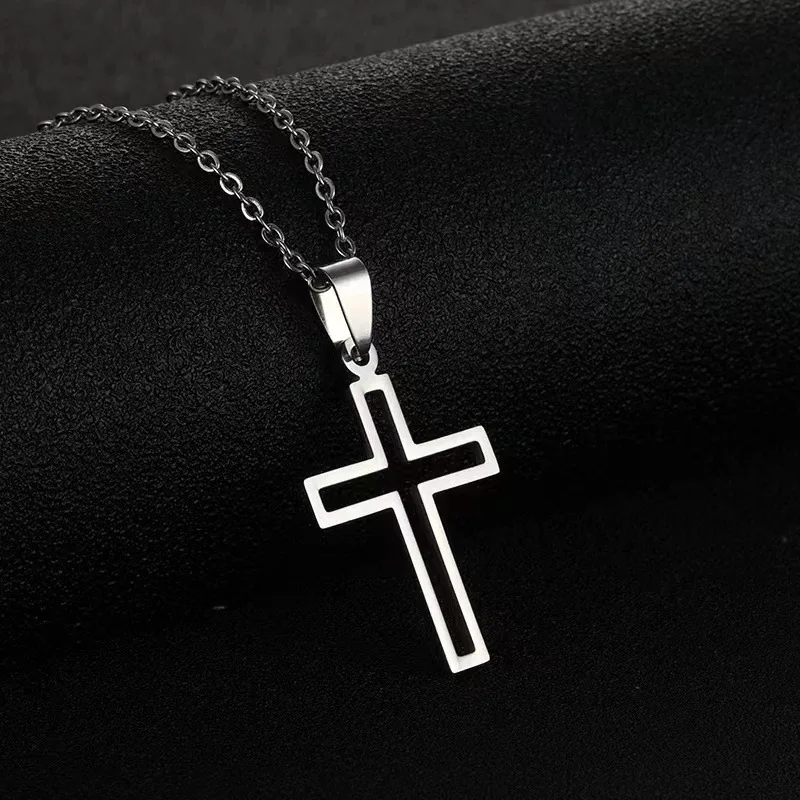 Hot Selling Minimalist Glossy Cross Pendant Versatile Accessory for Couples Non Fading Collarbone Chain
