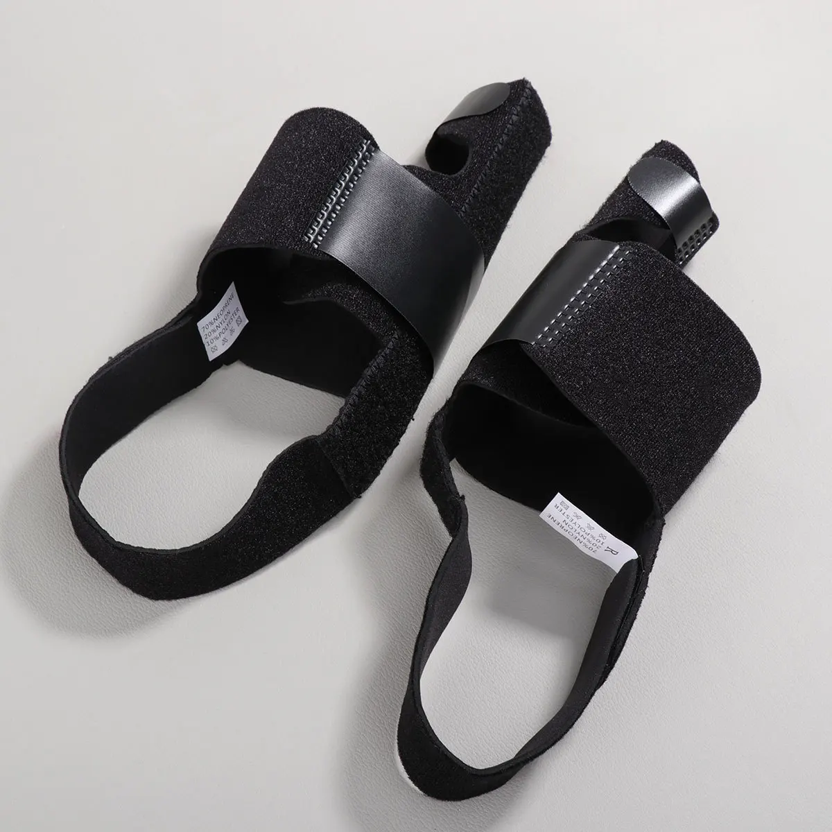 

1 пара корректоров для пальцев ног, вальгусной деформации, маленькие удобные обезболивающие ортопедические чехлы, выпрямитель для бурсита большого пальца стопы, размер подходит