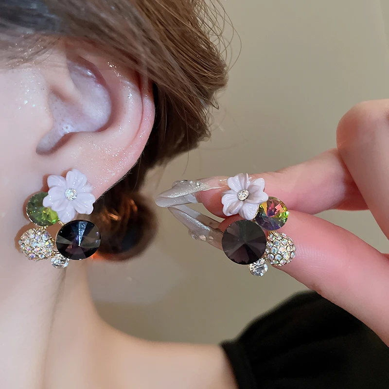 Green Flower Rhinestone Stud Earrings Women Sweet Delicate Fashion Personality Design Sense Commuter New Earring Wholesale K-