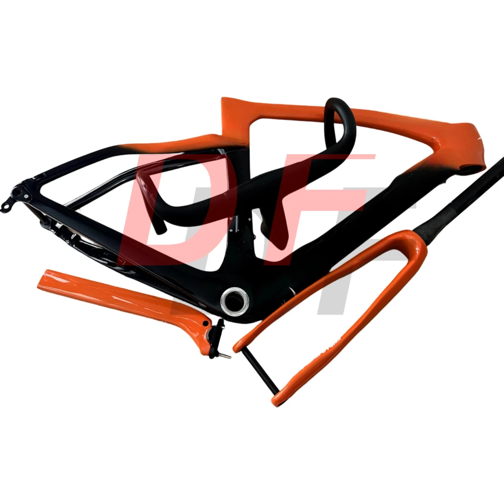 

Рама серии F, модель 2014 года, конструкция из углеродного волокна, каретка BSA, краска с эффектом изменения цвета + черный цвет, гарантия два года.