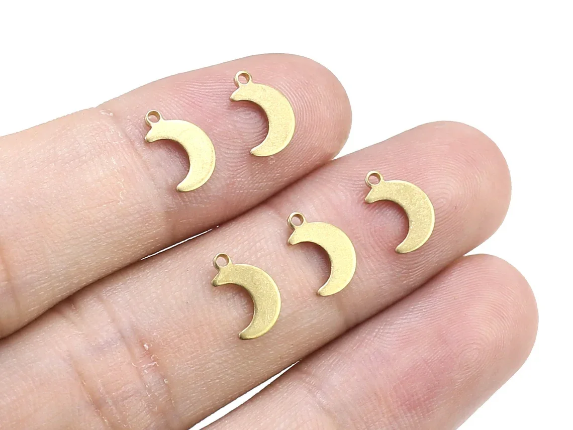 

100pcs Crescent Moon Charm, Tiny Moon Earring Charms, , Brass Charms For Jewelry Making, Earring Findings, 9x6mm -R1152