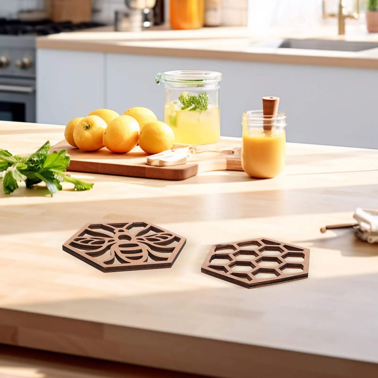 

4pcs Honeycomb Decorations Creative Wooden Coasters Bee Pendant Charm Party Supplies Centerpiece Home Decor