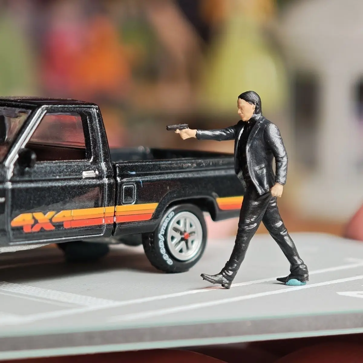 

1/64 Миниатюрная фигурка из смолы John Wick Модель автомобиля Сцена