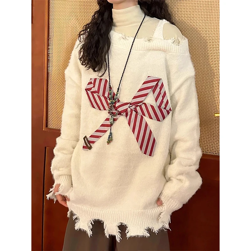 Rajutan Wanita Model One-Shoulder Desain Merah Sensual untuk Awal Musim Semi, Sweater Longgar dengan Eksposur Bahu yang Santai dan Manis