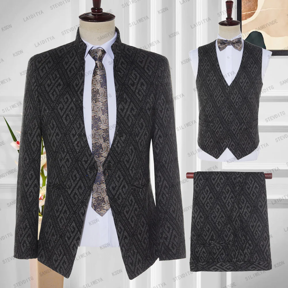 

2023 New Fashion Black Dark Grey Shinny Reto Classic Plaid Pattern Stand Collar 3 Pieces Set Luxury Men Suits Jackets Vest Pants
