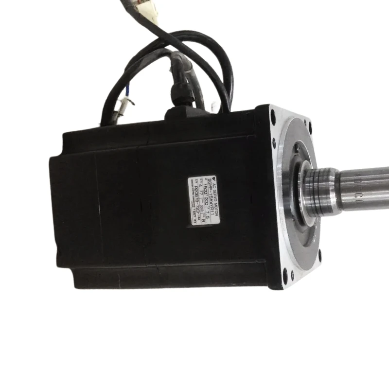 Yaskawa SGMP-15AWYR11 Servo Motor New In Box Expedited Delivery