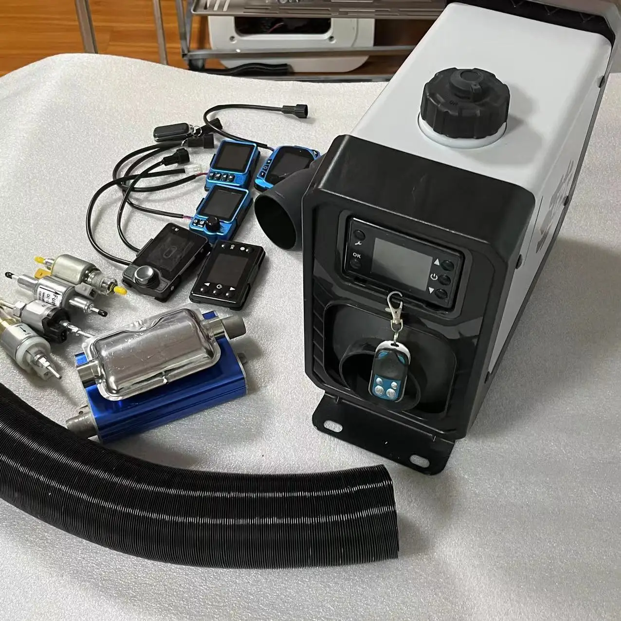 مريحة المحمولة التدفئة السريعة 2KW 5KW وقوف السيارات التدفئة 12 فولت 24 فولت للشاحنات السيارات السفن