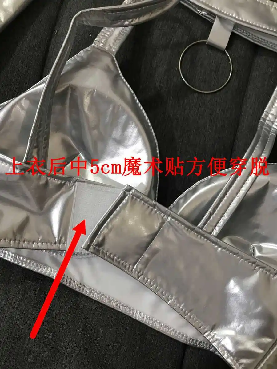 Pantaloncini sui fianchi semi-esposti in pelle verniciata lucida elastica a vita alta sexy Pantaloni caldi Set Bar Nightclub Costume da spettacolo di danza