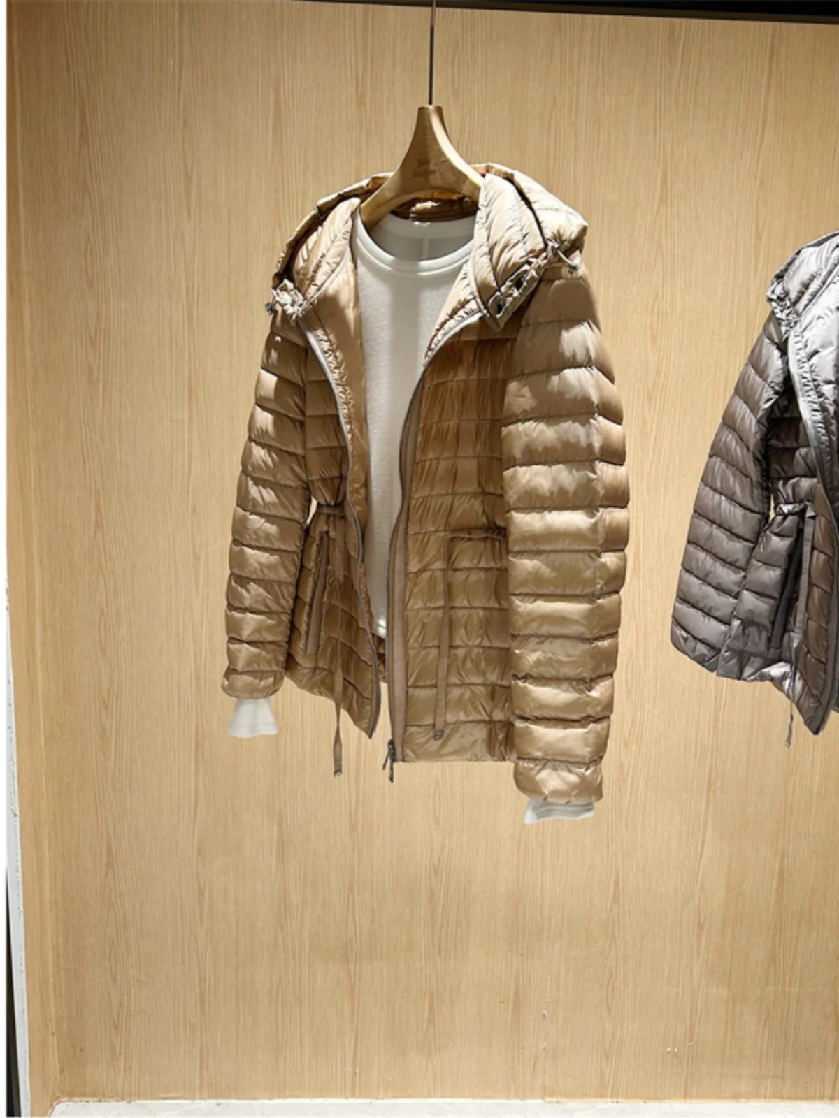 Light And Warm~ Thin down Jaet Can Be an Inner Wear ort Goose down Women's Winter Coat with Waist-Cinching Features