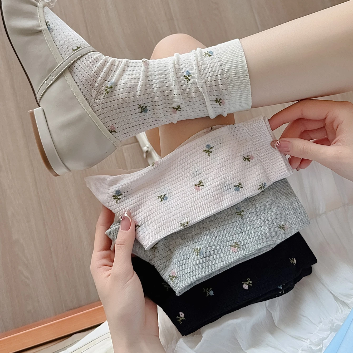 Women Socks New Cute Flowers Thin Mesh Summer Crew Socks For Women Korean Style Fresh Girls Socks Daily