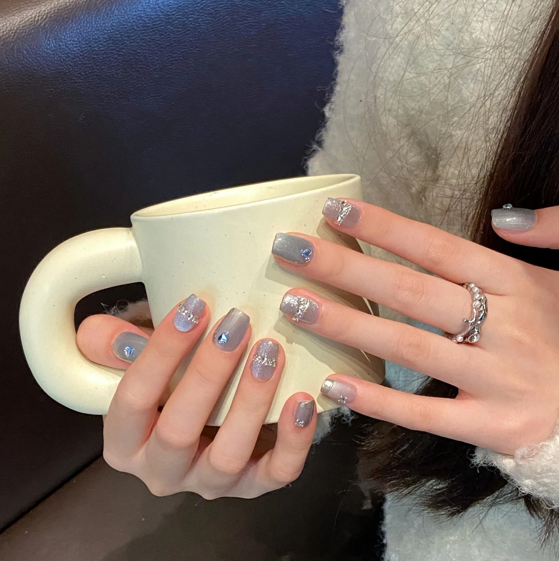 10Pcs Glitter Handmade Fake Nails with Blue Rhinestone Short Ballet Press on Nails Cat\'s Eye Design Full Cover False Nail Tips