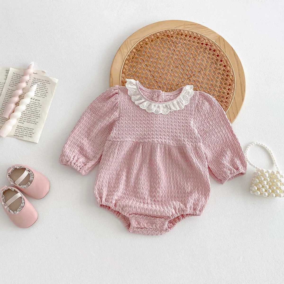 

Spring and Autumn Baby Girl Korean Style Sweet Cute Bodysuit Baby Girl Solid Color Ripple Llace Collar Bodysuit for Outer Wear