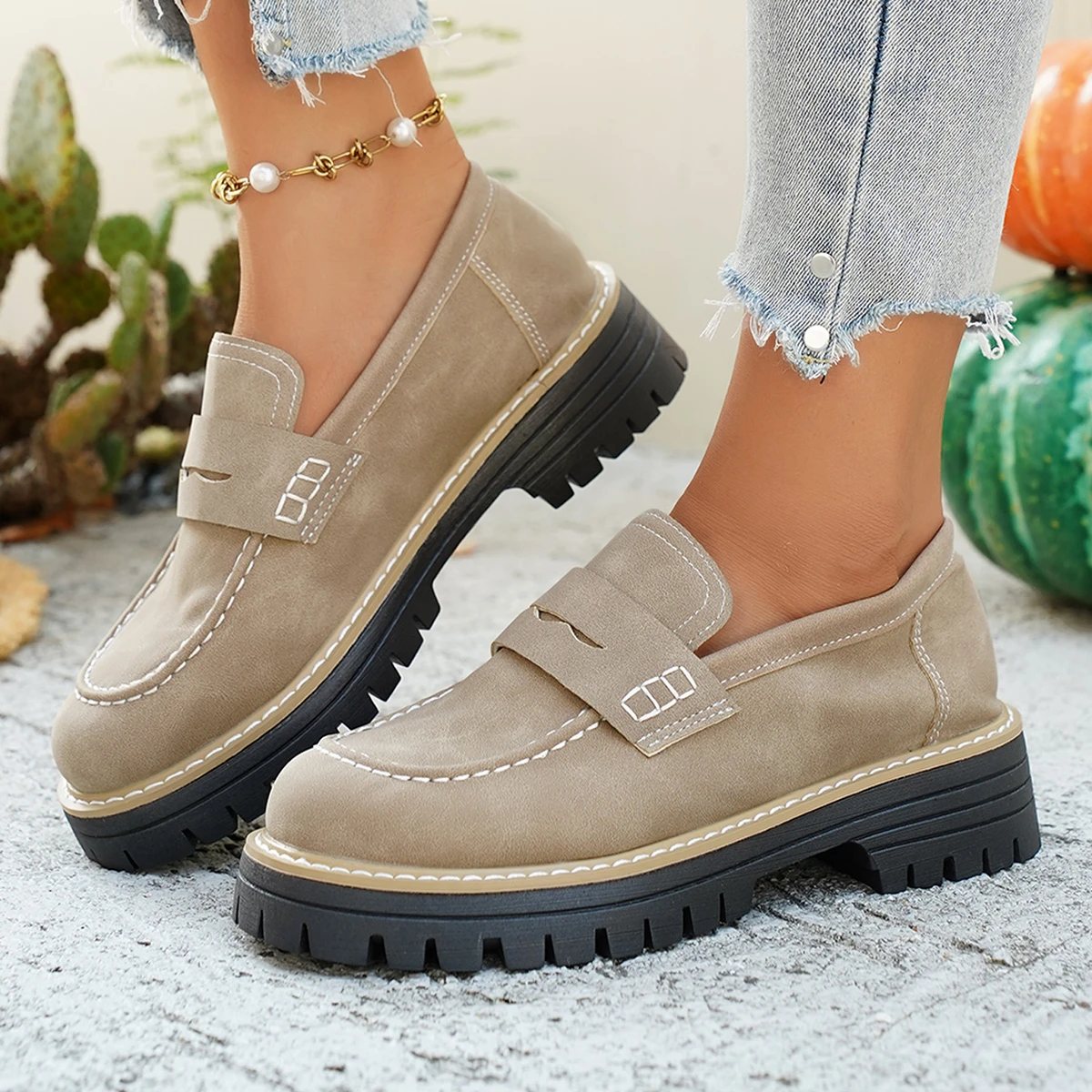 Women Loafers Retro Thick Bottom Slip-On Sneakers Women Comfortable Casual Round Toe Shoes for Women Leather Fashionable Shoes