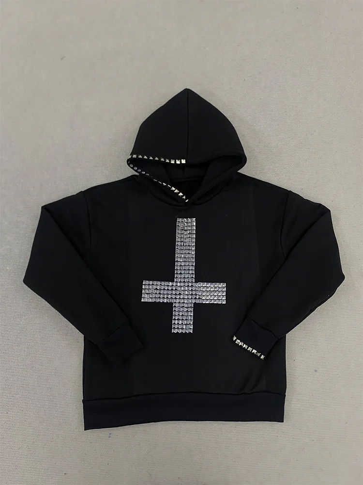 Sudadera con capucha cruzada con tachuelas cálidas para mujer, sudadera negra de gran tamaño, ropa de calle informal estética gótica Punk, acogedora con capucha, novedad de 2025