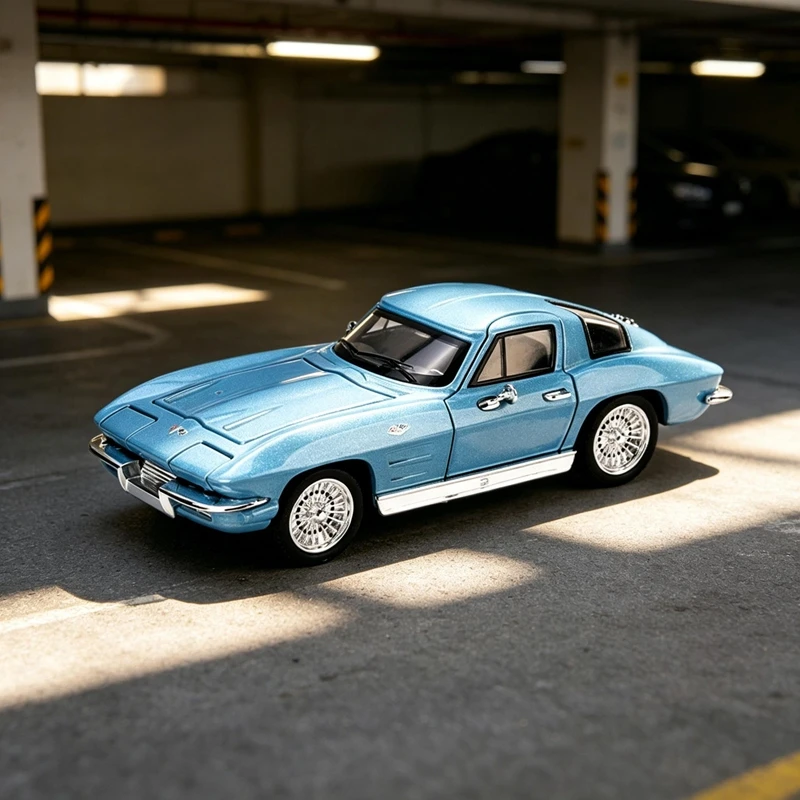 

1:32 Simulated Chevrolet Corvette C2 alloy car model doors on both sides that can be opened rich in details, finely crafted