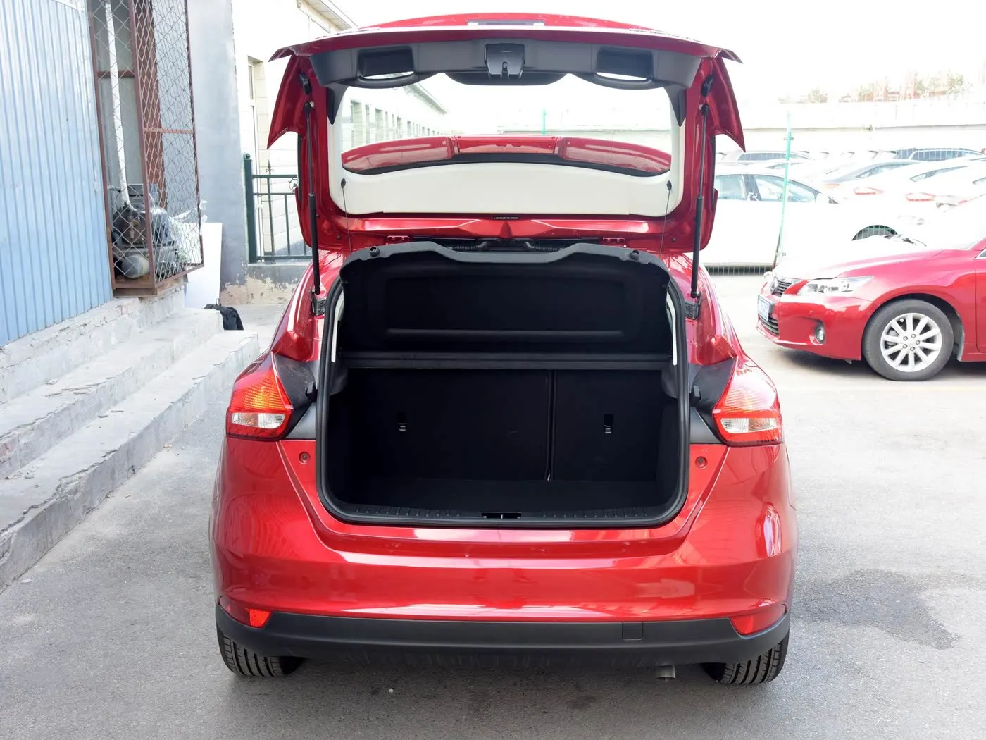 

2 шт. стойки задней двери для Ford Focus III Mk3 C346 2011-2018 гг., опора подъема хэтчбека, газовая пружина, амортизатор, стержень заслонки слева/правая