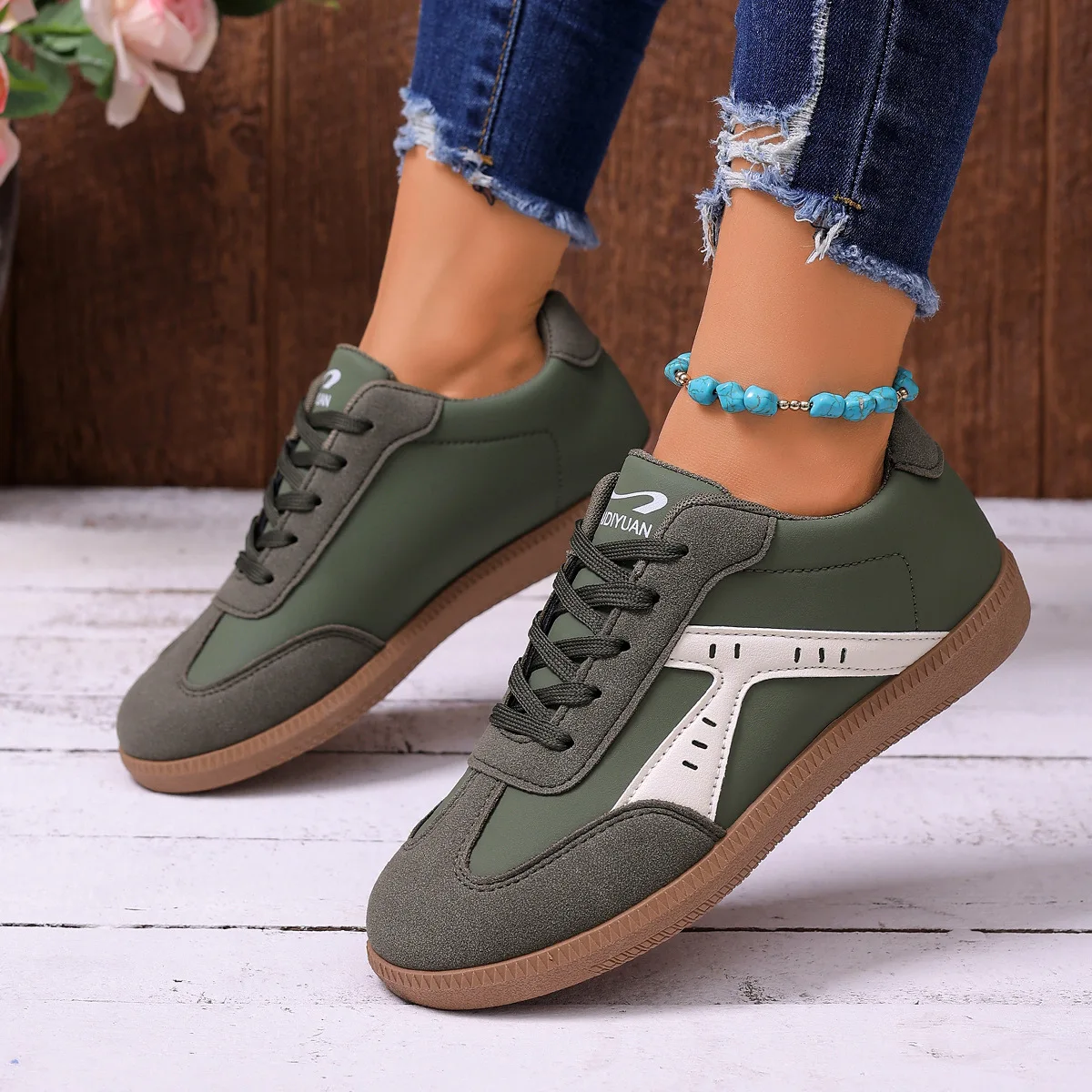 Flache Damen-Sneaker in Kontrastfarbe, weiche Sohle, Schnür-Wanderschuhe, leichte, bequeme Low-Top-Modeschuhe