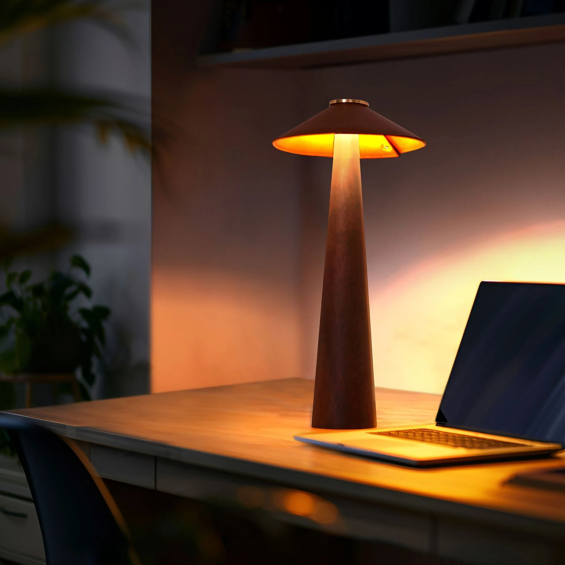 

Оригинальная деревянная креативная настольная лампа в стиле ретро, простой дизайн, настольная лампа для защиты глаз, светодиодная лампа без проводки, зарядное освещение, настольная лампа