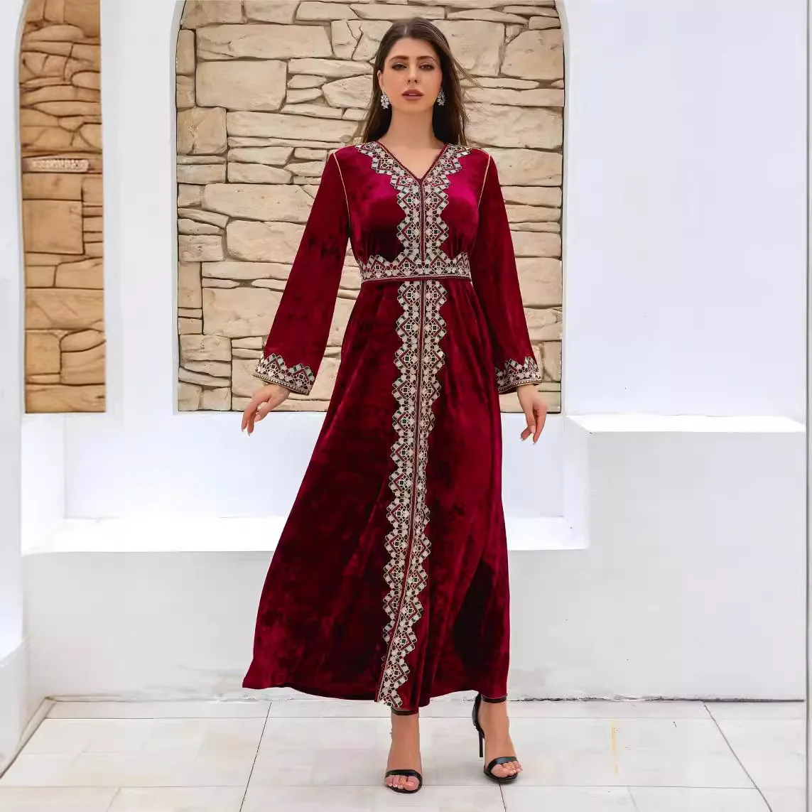 

Women's long dress, split-ended long-sleeved autumn and winter women's clothing, embroidered clothes, golden velvet dress, fashi