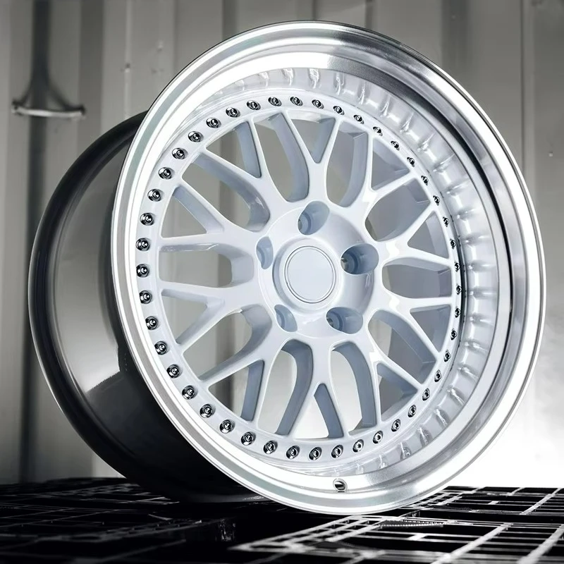 

Комплект из 2-х колесных дисков с градиентным ободом, белый глянец, кованые, 16, 18, 20, 21, 22, 24, 26 дюймов, 5x114.3, 5x112, 5x130 для автомобилей различных марок