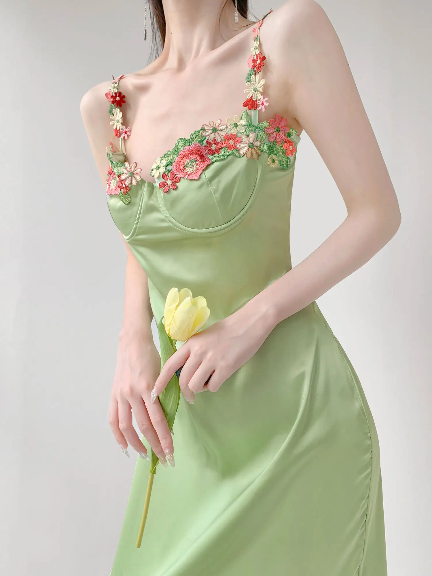 American Style Spicy Girl Green Flower Embroidered Sling Low Collar Dress Women Summer Dopamine High Waist Slim Long Dress 1X6P