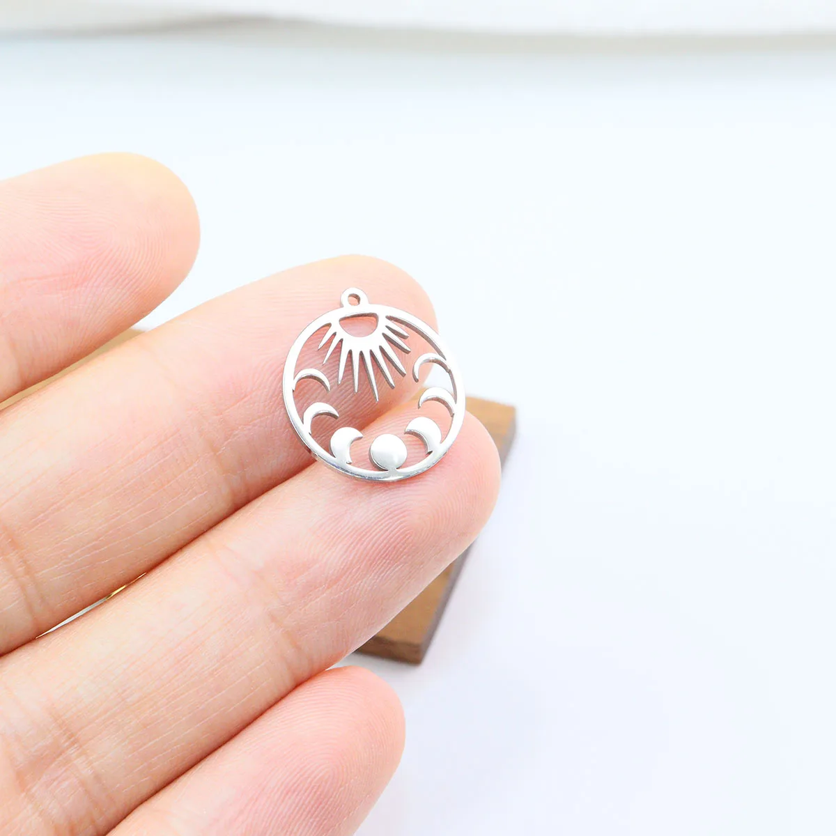 10pcs 15mm Stainless Steel Shiny Mirror Polished Moon Jewelry Charms Pendant DIY Handcraft Waterproof Antiallergic Vacuum Plate