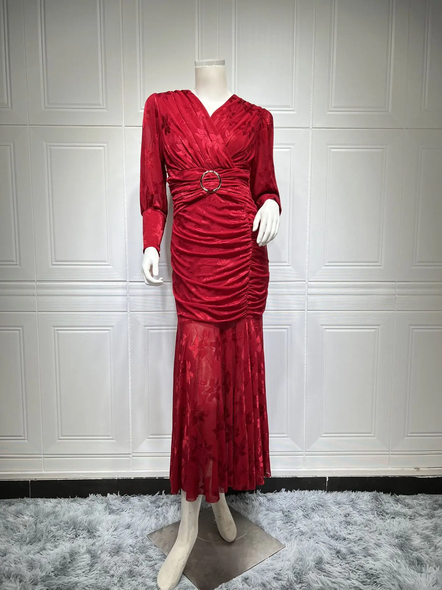 เสื้อผ้าสตรีมุสลิมตะวันออกกลางแฟชั่นชุด Jacquard คอวีชุดยาวยืดหยุ่นสูง Abaya